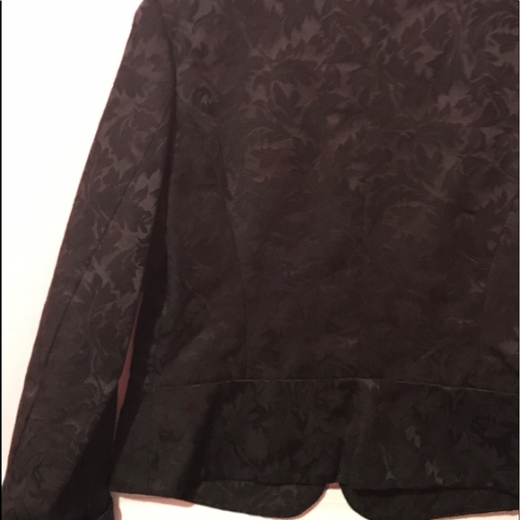 🌹Beautiful Black Blazer With Print🌹 - Picture 4 of 8